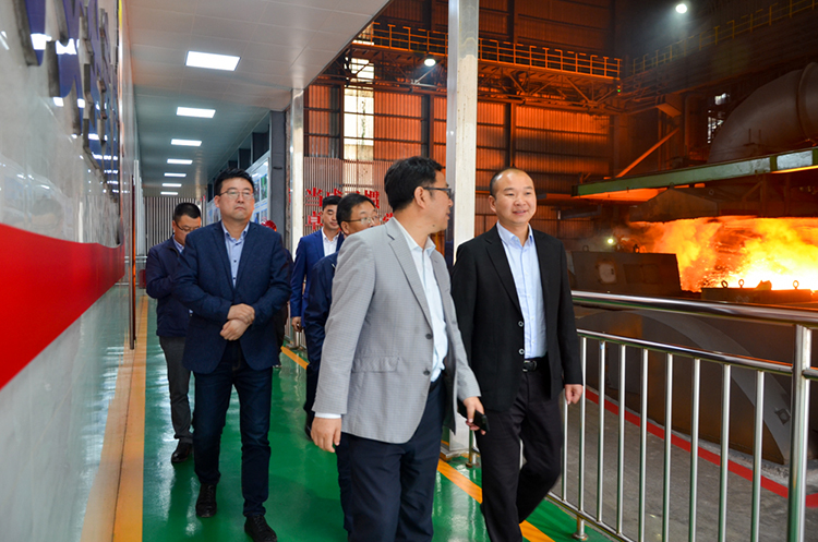 陜鋼集團漢鋼公司到釩鈦科技參觀交流：現(xiàn)場非常震撼，環(huán)境特別好！(圖2)