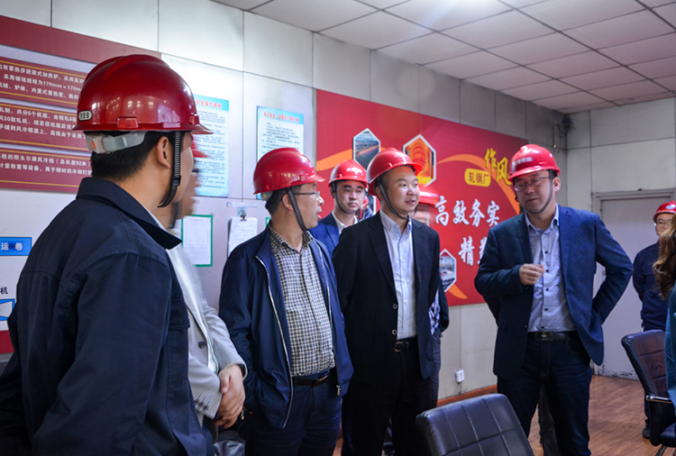 陜鋼集團漢鋼公司到釩鈦科技參觀交流：現(xiàn)場非常震撼，環(huán)境特別好！(圖3)