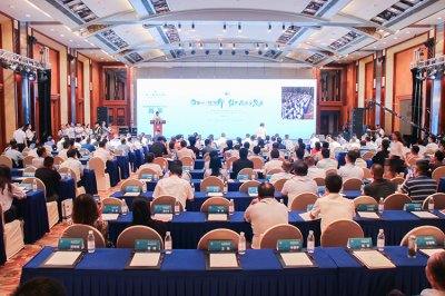 王勁董事長出席四川省釩鈦鋼鐵產業(yè)協(xié)會第二屆一次會員大會暨四川釩鈦鋼鐵高