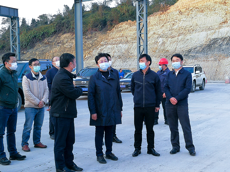內(nèi)江市委副書記、市長鄭莉到川威集團連界基地調(diào)研疫情防控及經(jīng)濟發(fā)展工作(圖2)