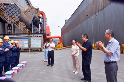 省總工會調(diào)研組到川威連界基地調(diào)研并慰問一線員工
