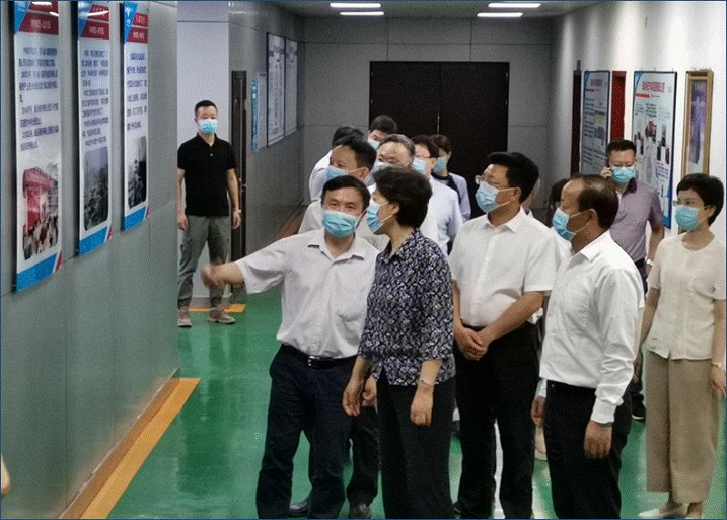 省委常委、統(tǒng)戰(zhàn)部長、省總工會主席田向利調(diào)研川威連界基地并慰問一線員工(圖2)