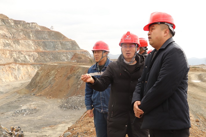 會(huì)理市副市長鄭磊蒞臨礦業(yè)總公司會(huì)理區(qū)域礦山檢查(圖1) 會(huì)理市副市長鄭磊蒞臨礦業(yè)總公司會(huì)理區(qū)域礦山檢查(圖1)