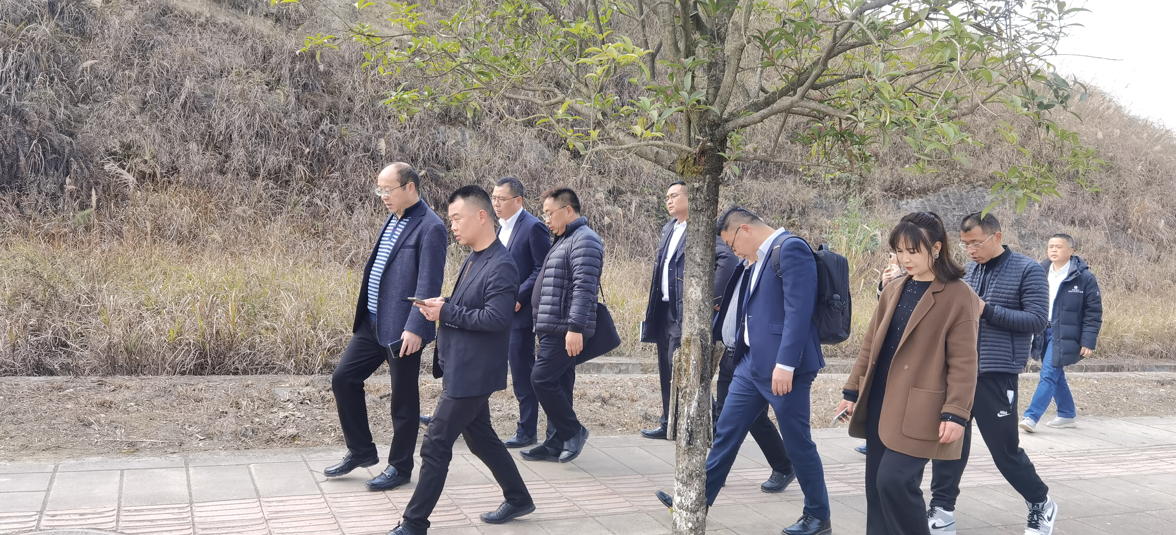 威遠(yuǎn)縣經(jīng)開區(qū)、眾心樂公司組織召開連界鎮(zhèn)城市規(guī)劃暨船石湖濕地公園項目研究會(圖3)