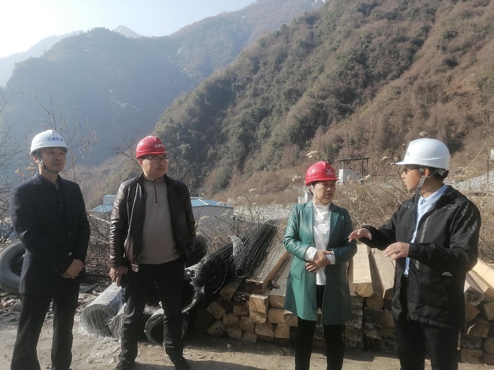 汶川縣政協(xié)副主席劉培英一行蒞臨礦業(yè)總公司阿壩礦區(qū)調研(圖2) 汶川縣政協(xié)副主席劉培英一行蒞臨礦業(yè)總公司阿壩礦區(qū)調研(圖2)