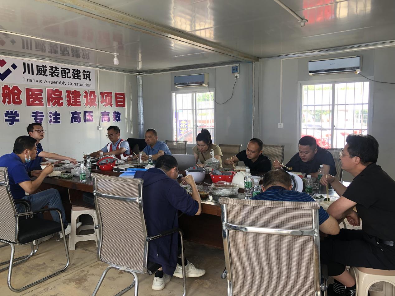 內江市委常委蔣學東到集團承建的隆昌方艙醫(yī)院項目 調研檢查工作(圖5) 內江市委常委蔣學東到集團承建的隆昌方艙醫(yī)院項目 調研檢查工作(圖5)