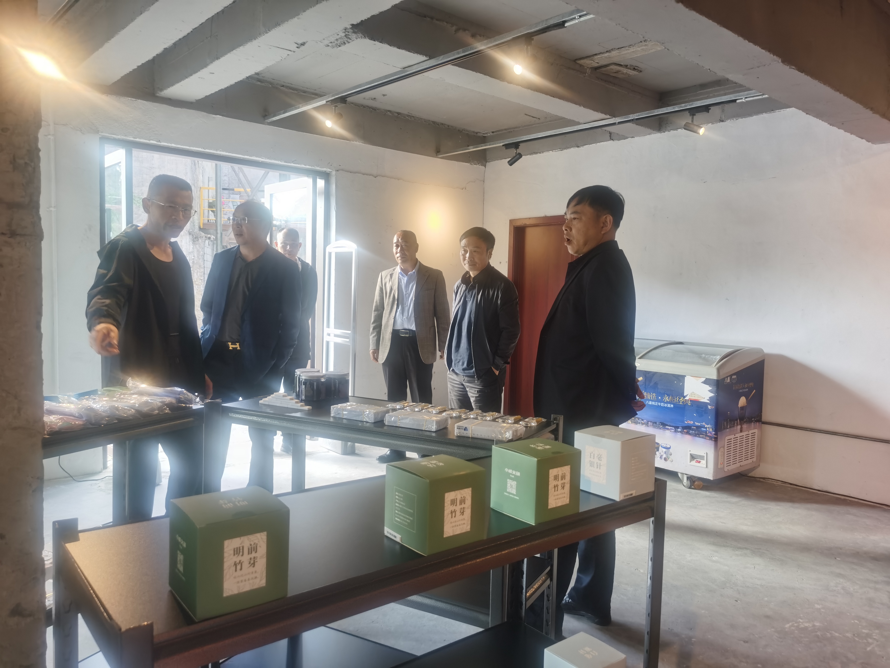 堅持熱愛 不負耕耘——集團董事長王勁蒞臨工業(yè)研學(xué)旅行營地視察指導(dǎo)(圖2) 堅持熱愛 不負耕耘——集團董事長王勁蒞臨工業(yè)研學(xué)旅行營地視察指導(dǎo)(圖2)
