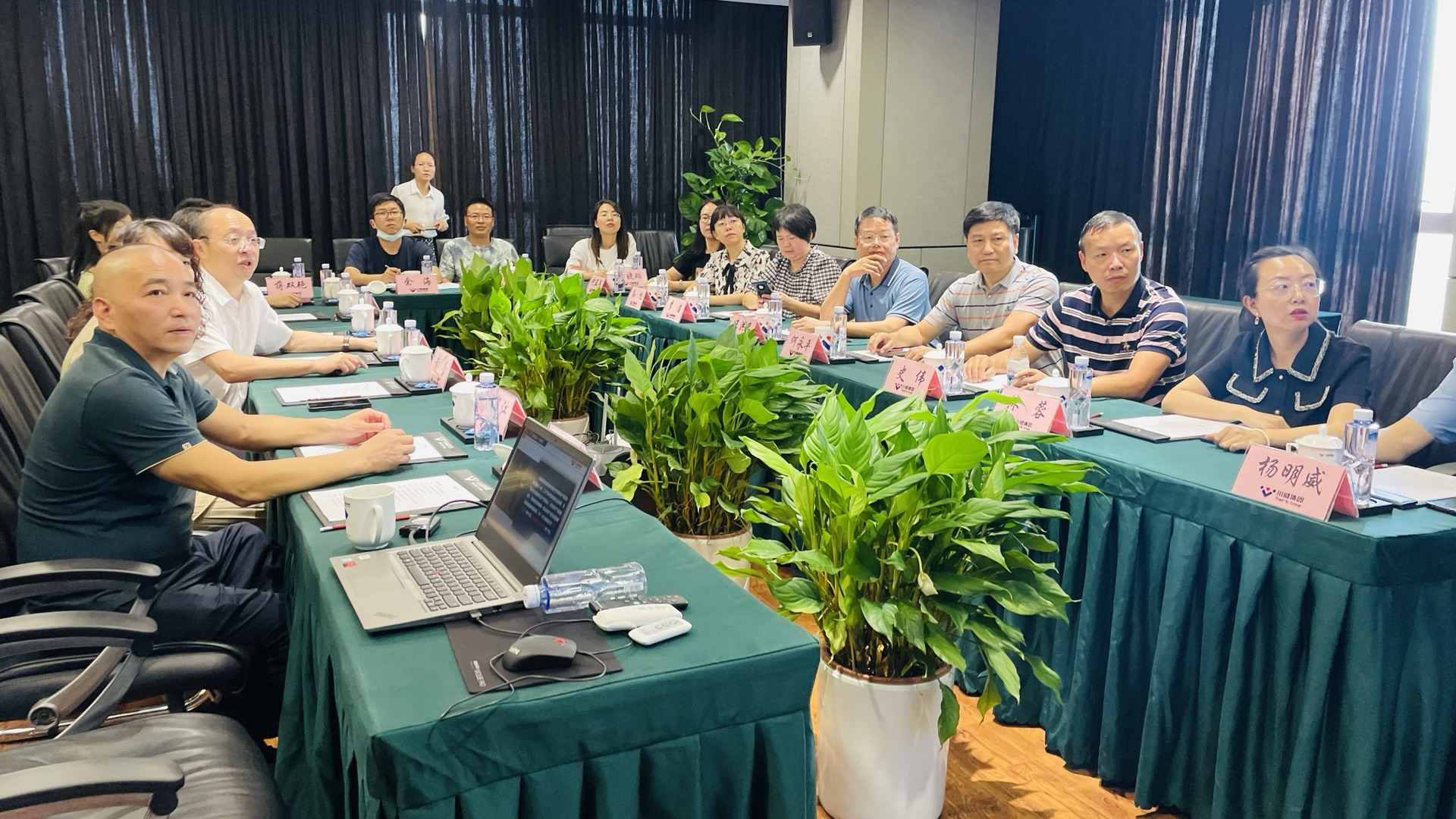 玉溪市文化和旅游局副局長(zhǎng)王洪衛(wèi)一行蒞臨集團(tuán)公司考察交流(圖2)