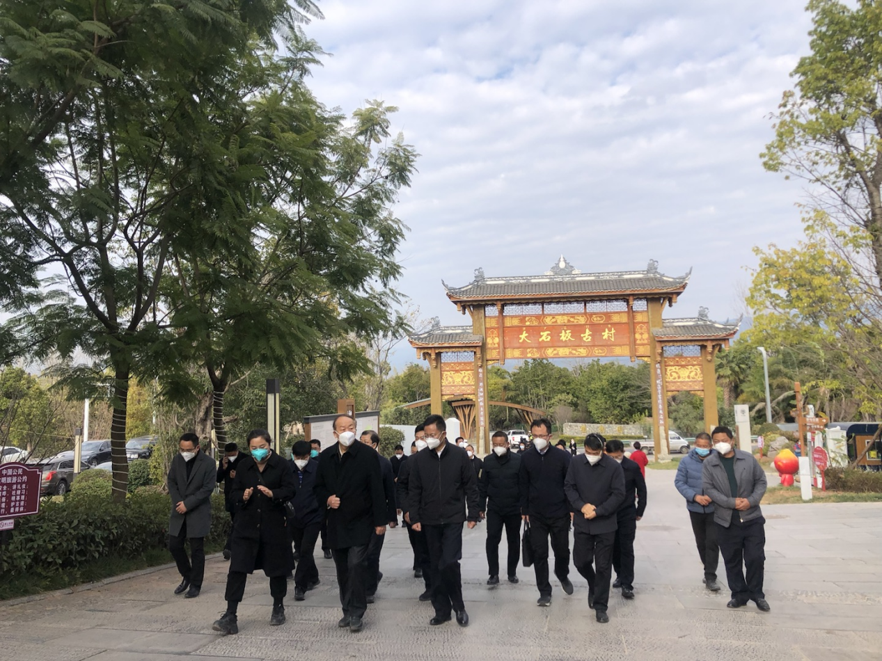 中央組織部副部長傅興國一行考察調(diào)研大石板二期項目(圖2) 中央組織部副部長傅興國一行考察調(diào)研大石板二期項目(圖2)