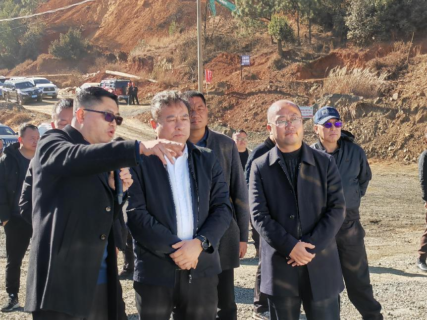 涼山州州委常委、州政府常務副州長向貴瑜到礦業(yè)總公司白草礦區(qū)調研