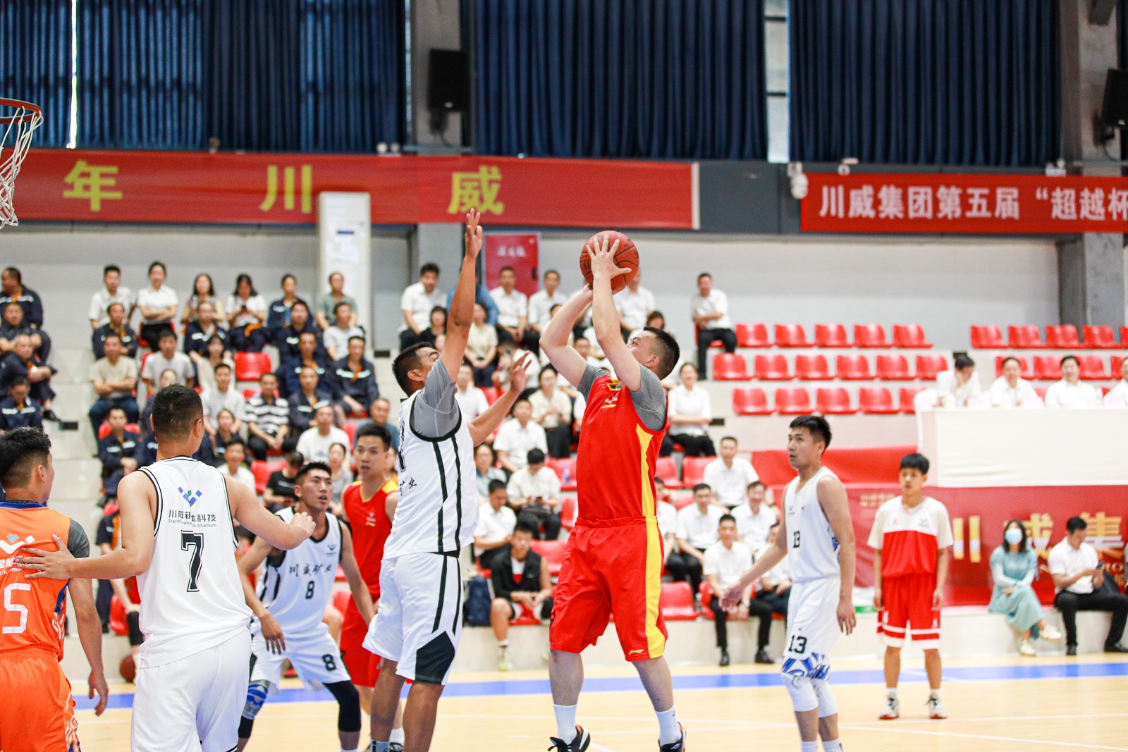 川威集團第五屆“超越杯”體競聯(lián)賽精英賽隆重舉行(圖4) 川威集團第五屆“超越杯”體競聯(lián)賽精英賽隆重舉行(圖4)
