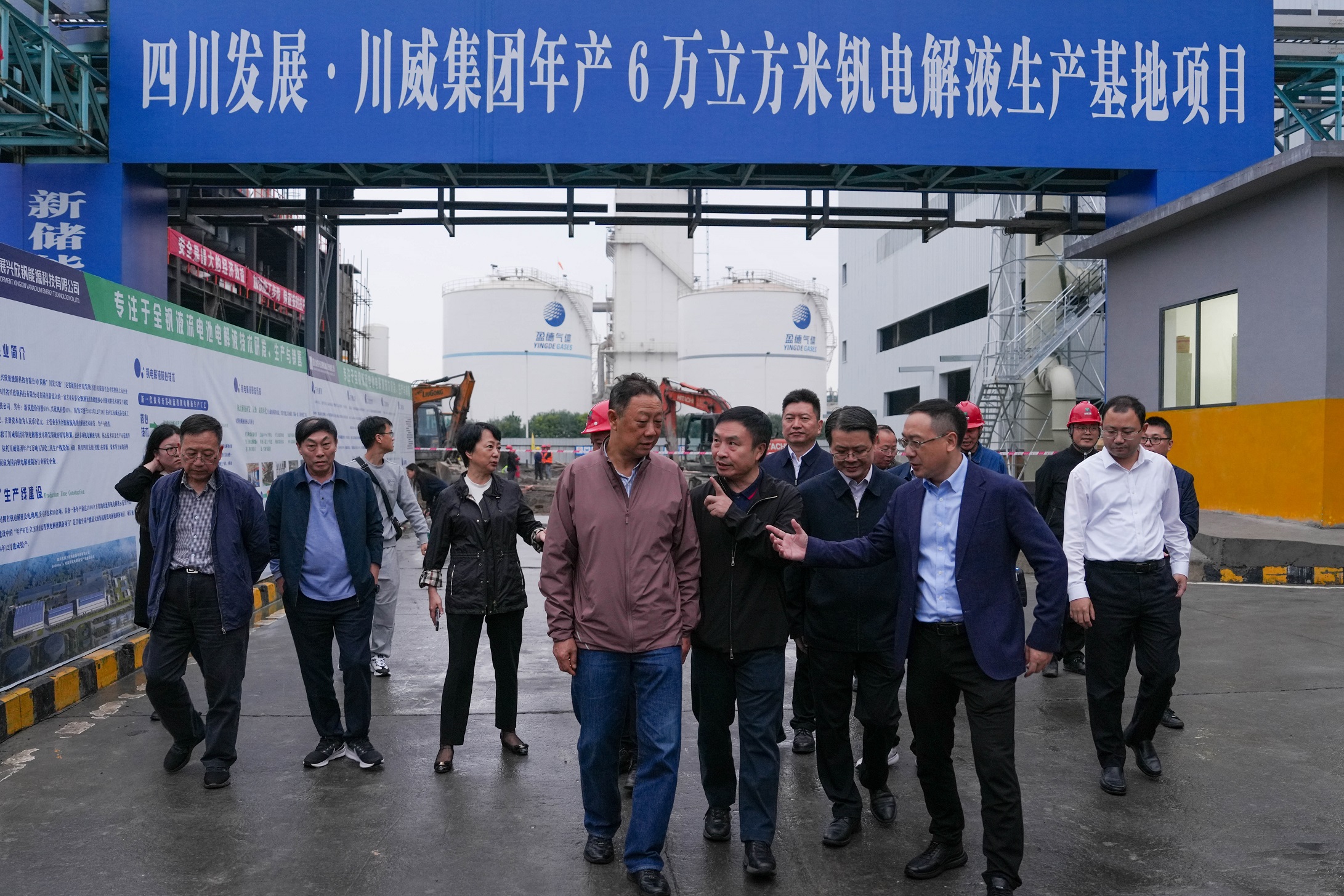 省高科協(xié)理事長，省政協(xié)黨組原副書記、副主席曲木史哈一行到川威調(diào)研