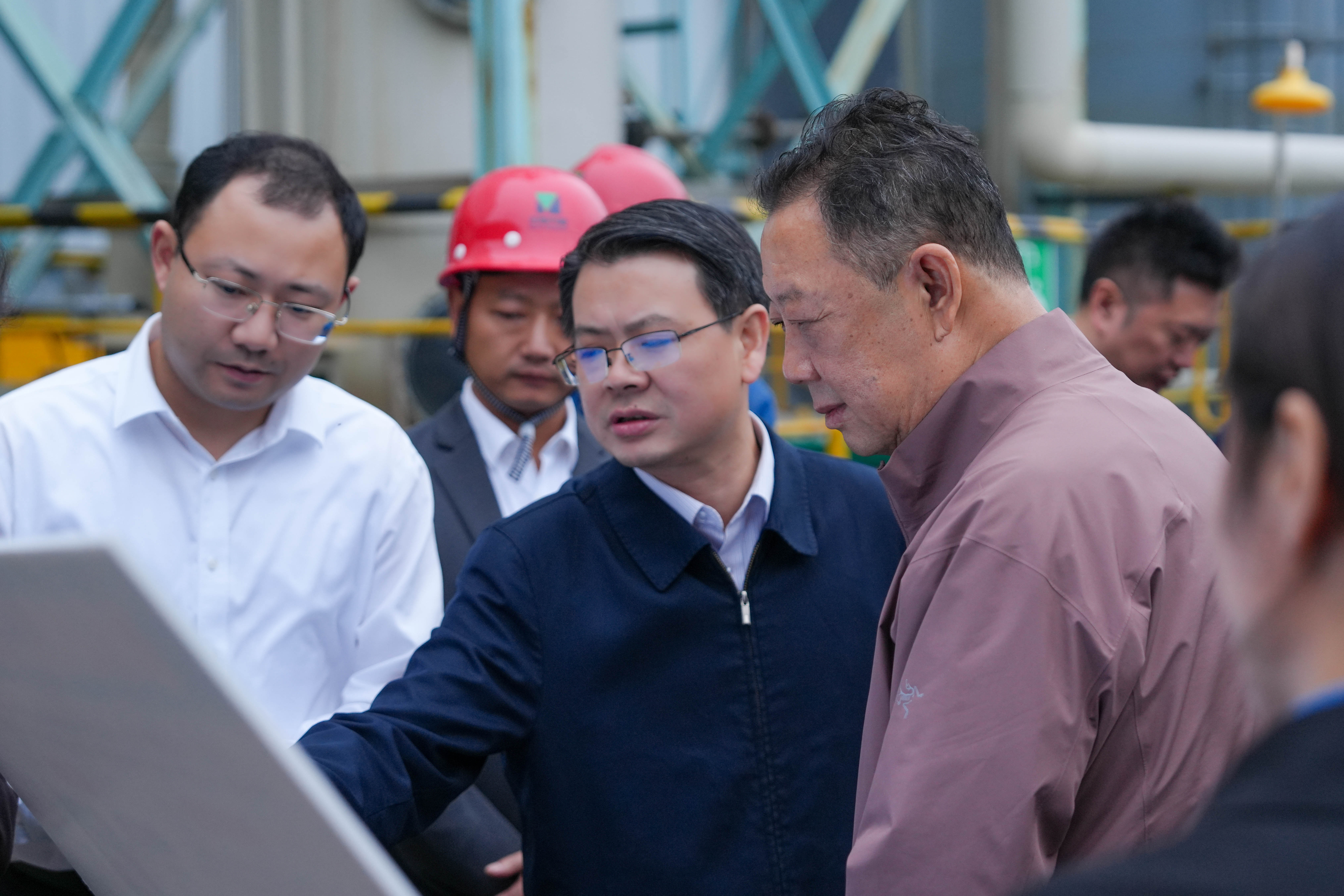 省高科協(xié)理事長，省政協(xié)黨組原副書記、副主席曲木史哈一行到川威調(diào)研(圖2)